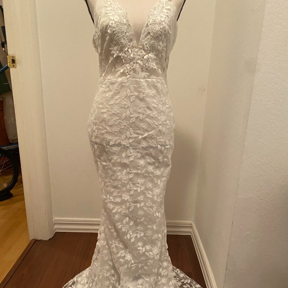 GORGEOUS LIGHTWEIGHT WEDDING DRESS GOWN